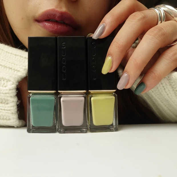 SUQQU スック 2023 春コスメ 春新作 新色 スウォッチ メイク How to 使い方 草木染 ネイル カラー ポリッシュ デパコス 限定コスメ