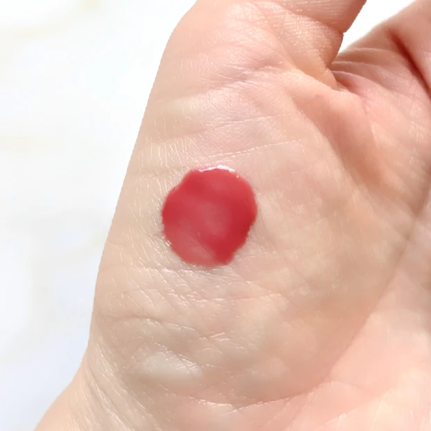 Her lip to BEAUTY「LIP TO LOVE SERUM」01 RICH ROSEのスウォッチ