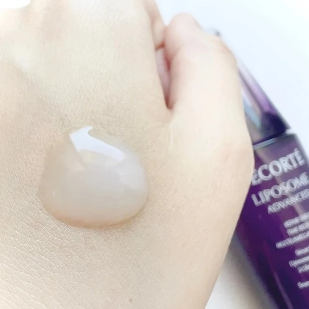 natsu cosmeさん コスメデコルテ 「リポソーム アドバンスト リペアセラム」テクスチャー