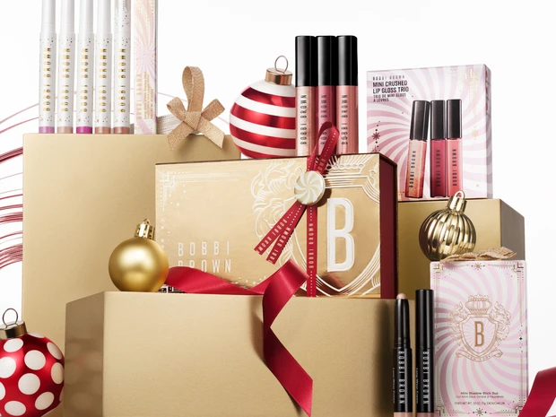 ボビイ ブラウンの多色アイパレットに注目！ 使いやすいブラウンベースでホリデイメイクを華やかに【クリスマスコフレ2025】