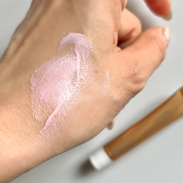 MAQUIA 2025年10月号付録ETVOSのミネラルインナートリートメントベース マカロンピンクの使用感スウォッチ