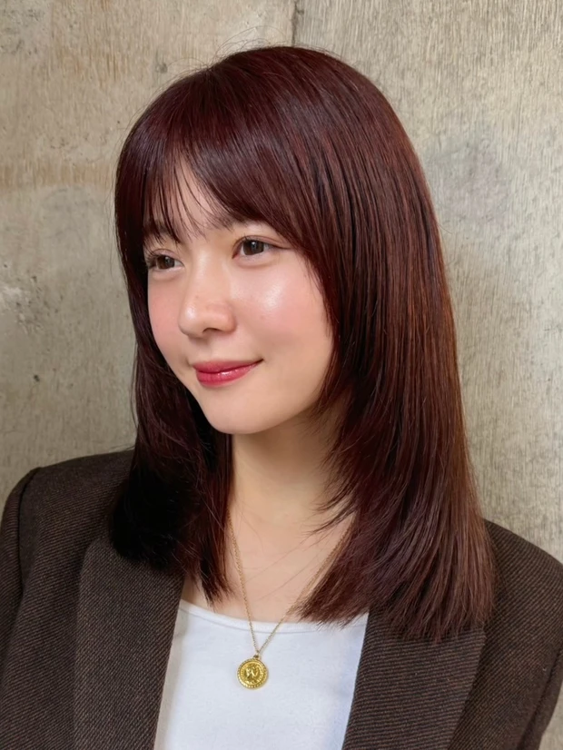 髪型　ミディアムヘア　ミディアムレイヤー　大人に似合う髪型　サイド