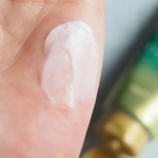 「ギュットコルセットヘアマスク」のテクスチャー