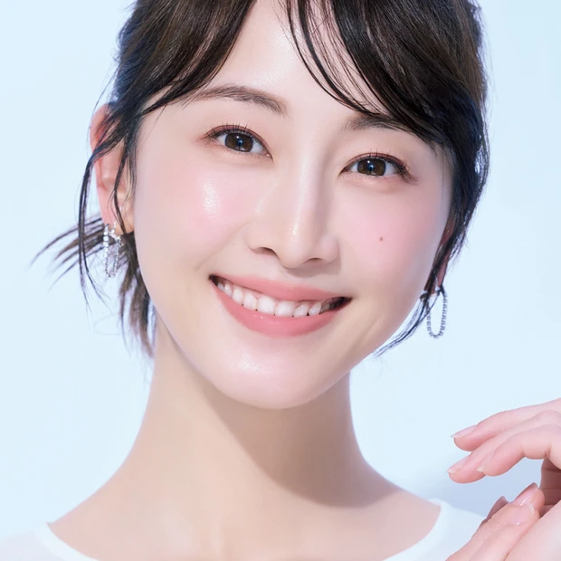【松井玲奈さんの最新愛用コスメ14選 】お気に入り成分はナイアシンアミドとレチノール