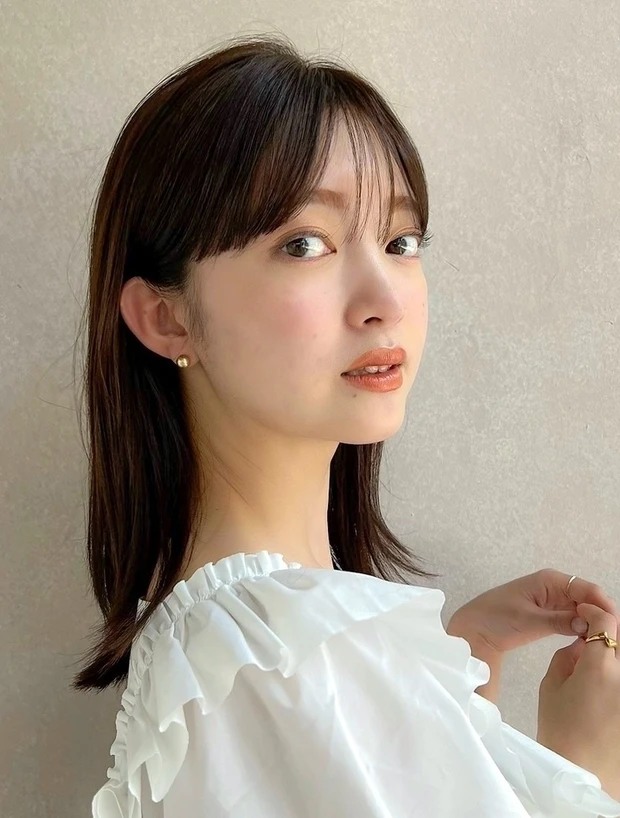 【2023年最新ヘア】春のトレンドカラーは“暗髪"! ヘアスタイル別に徹底解説《ミディアム・セミロング・ロング編》_2_1