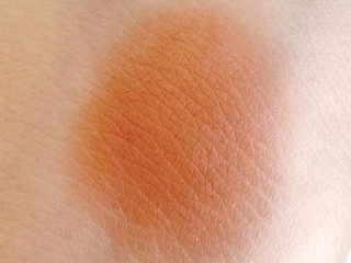 新作アイグロウジェムを使って今季流行のオレンジブラウンメイク‼︎_1_2