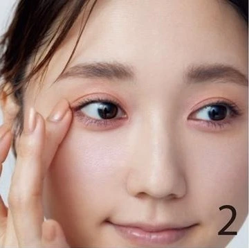 シワに入り込んだファンデーションのお直し方法