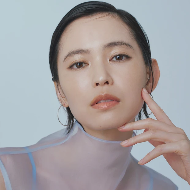 NARSの“リフ粉”に新ファミリーが仲間入り。光と透明感を仕込んで限りな…