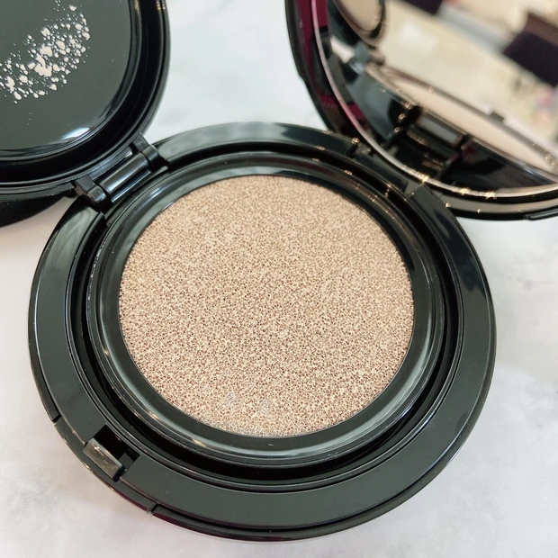 【史上最高うるツヤ肌を手に入れたいなら、このファンデ💕】FEMMUE エバーグロウクッション✨_2_1