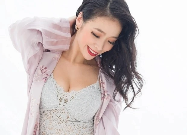 「バストの曲線は女性だけに与えられた芸術品」紅蘭さんの“自分の体を好きになる努力”