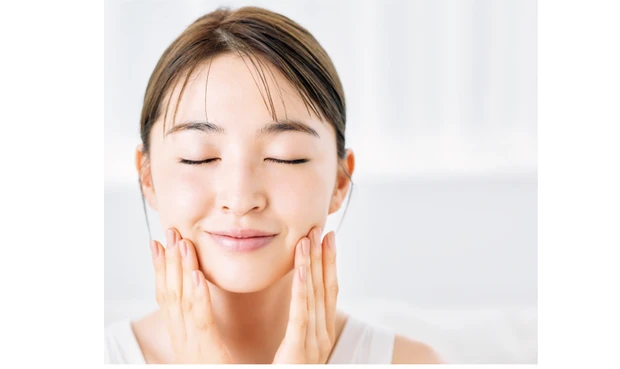 正しい角質ケアの方法は大きく螺旋を描くように