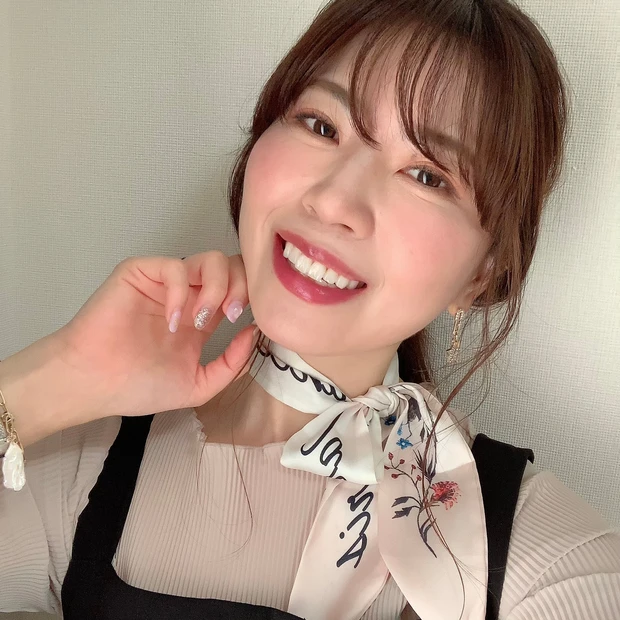 マキアブロガー さくら　ヘアアレンジ　ローポニーテール　スカーフ