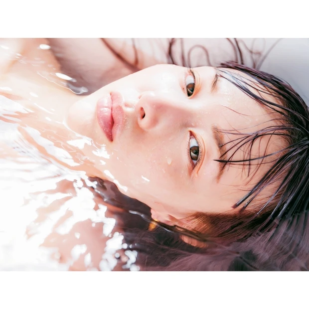 鈴木えみが“肌”にまつわる質問に真剣回答！ 「肌と向き合うには？」「プチ…