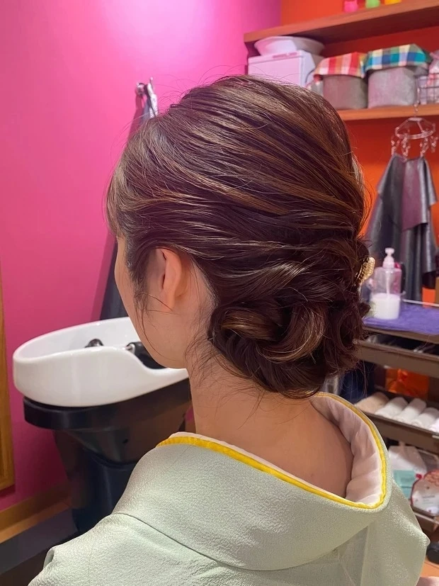 着物 髪型_シンプルで大人可愛い「編み込みヘア」_3