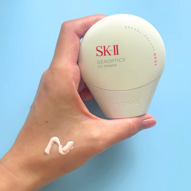 ベースメイクにはSK-II ジェノプティクス CC プライマー。私は「ロージーピンク」のカラーを愛用中。