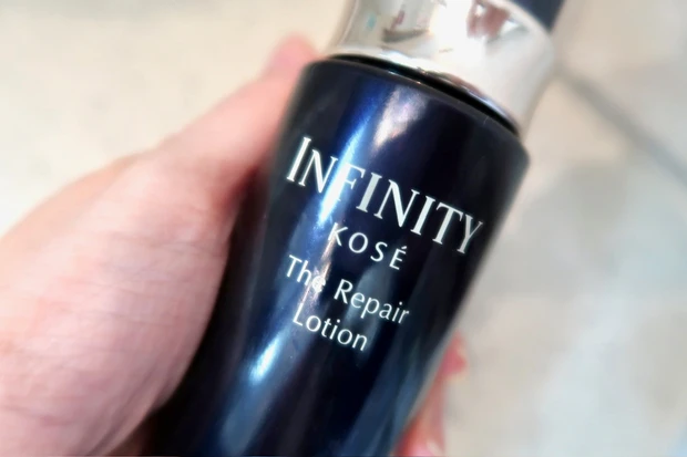 KOSE インフィニティのパッケージ