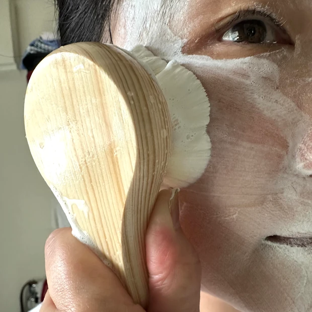 洗顔の脱マンネリ化。10秒パック ＋ 洗顔ブラシでマッサージ　医薬部外品のBRIGHTENING WASHでしみそばかす対策！_1_2