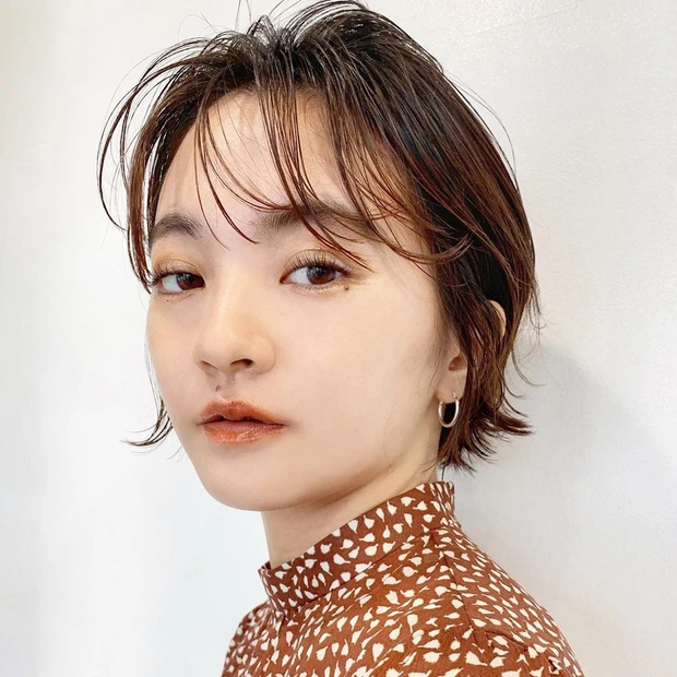 ミニボブ×くびれシルエットでワンランク上のおしゃれヘアに!