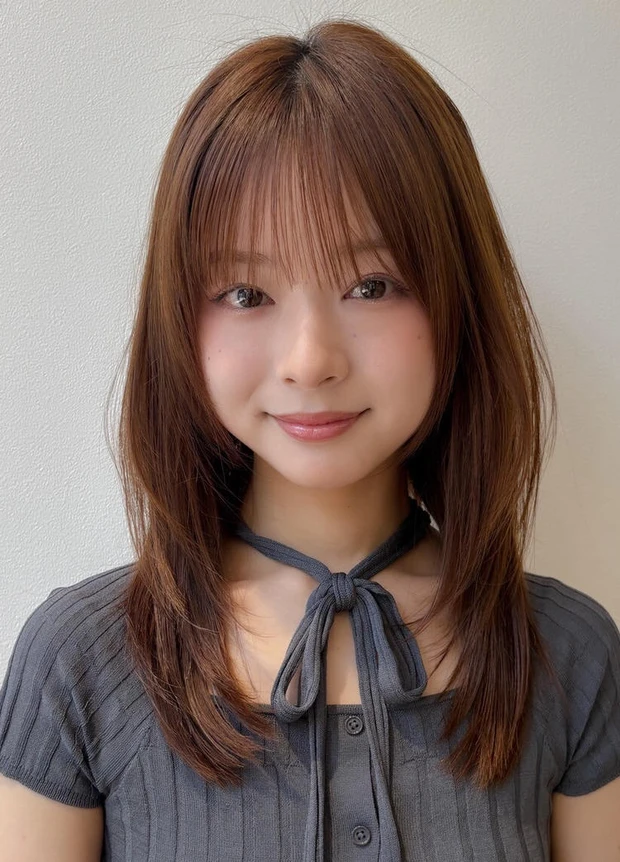 顔まわり レイヤー ミディアム 　くびれ　ひし形シルエット