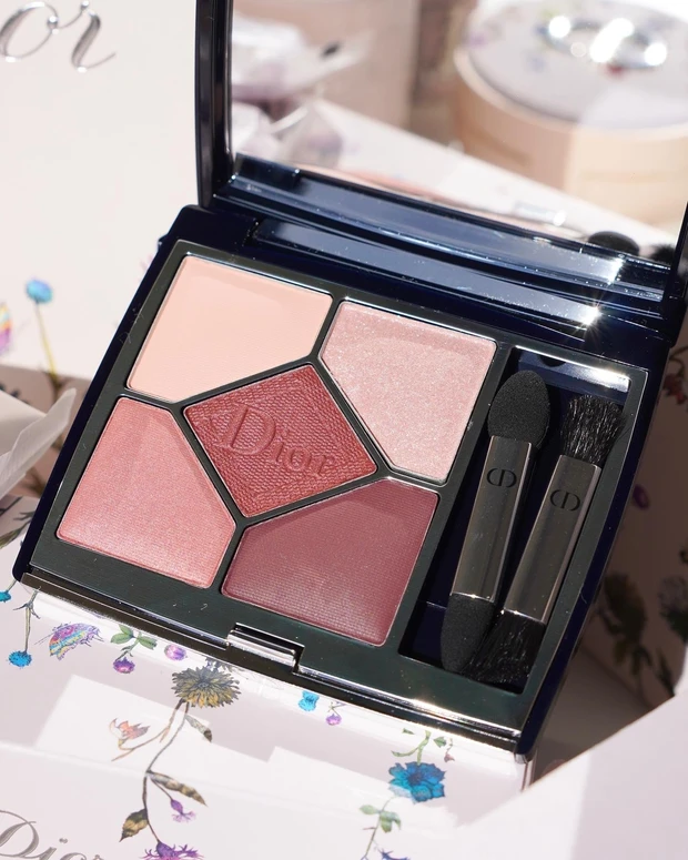 【石原さとみさん風メイクで印象チェンジ！】メイクで雰囲気を近づけるテクニックをご紹介します✨MAQUIA11月号のカバーモデルの石原さとみさんになりたい💭_2_3