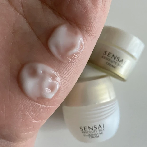 センサイ ASクリーム　センサイ ASイルミナティブクリーム　テクスチャー