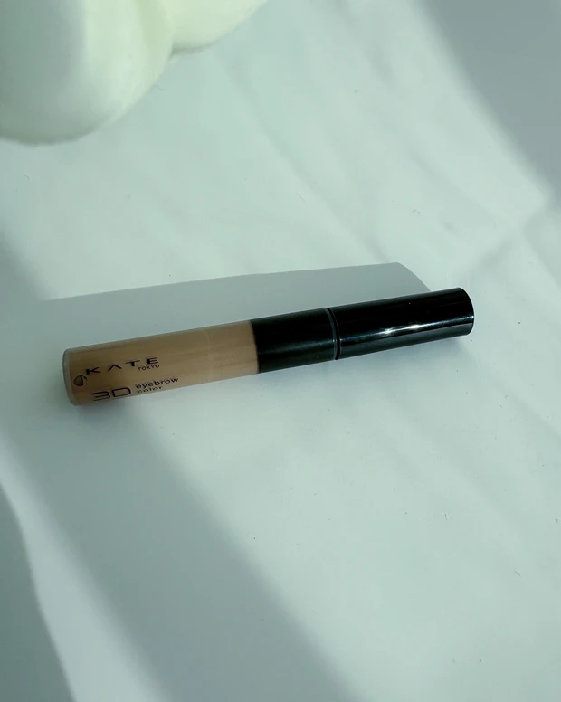 推しコス マキアエディター KATE 3DアイブロウカラーZ 「縁ありメガネ民」の眉毛 メガネ民の眉毛問題