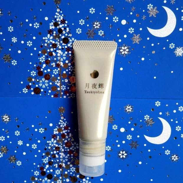 写真や鏡で目のシワ・クマが気になる人にお勧めの目元専用美容液