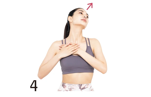 4再び左斜め上に顔を向ける