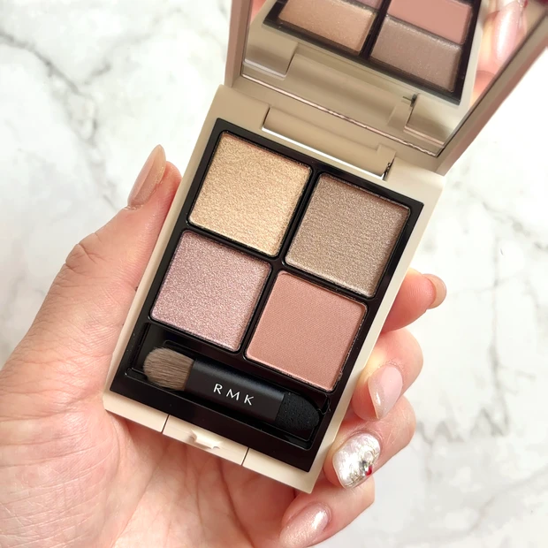 RMK シンクロマティック アイシャドウパレットのパッケージ