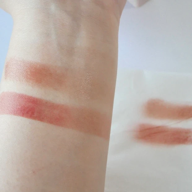 セザンヌ スフレアリップリップカラーシールドDOMEスウォッチティッシュオフ