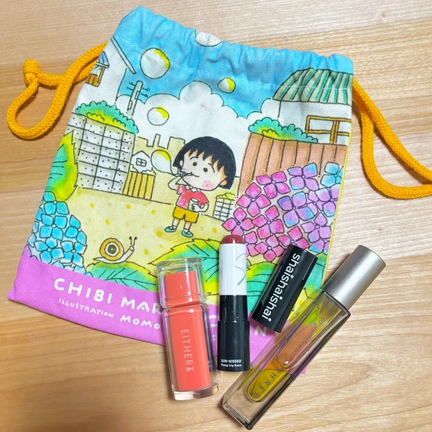 ポーチの中身　マキア アラサーエディター　萩原有紀