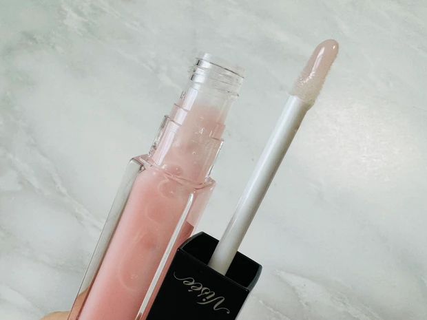 Viseeのエッセンスリッププランパー SP001 シアーピンク