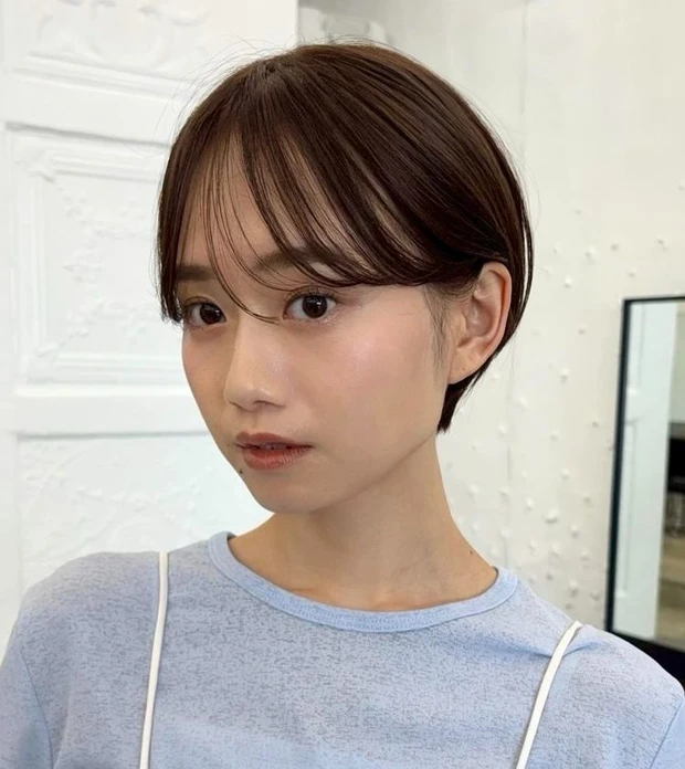 冬におすすめの髪型 ショートヘア タートルに似合うフェミニンショート