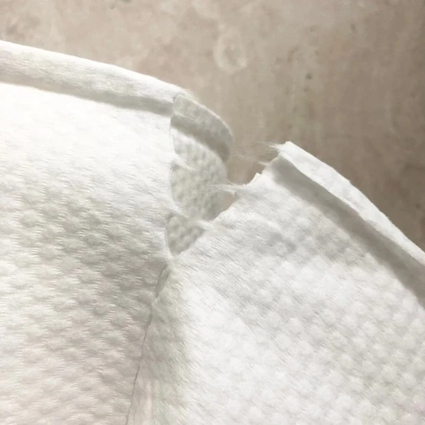 マキアブロガーがこぞって購入しているクレンジングタオル_切り離して使用します