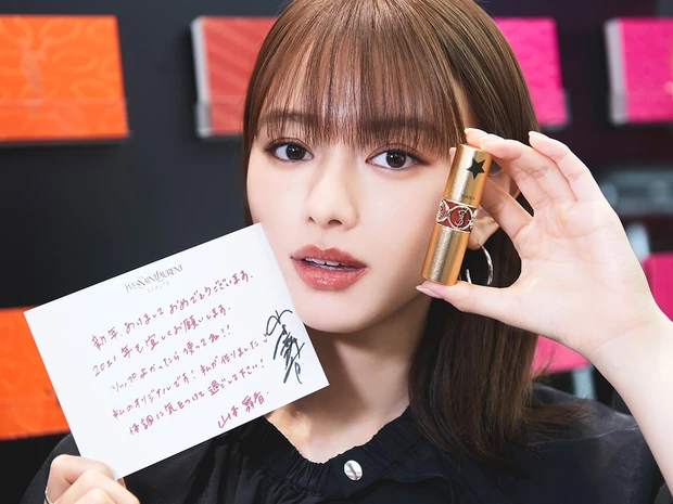 【読者プレゼントあり】キレイになれるヒントがいっぱい! 山本舞香さんが『 YSL 表参道 フラッグシップ ブティック 』をクルーズ
_8