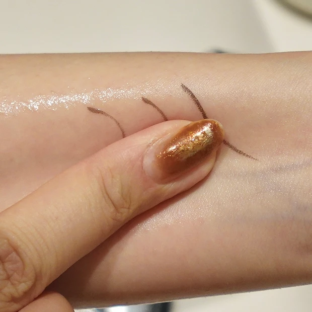 落ちない　アイライナー