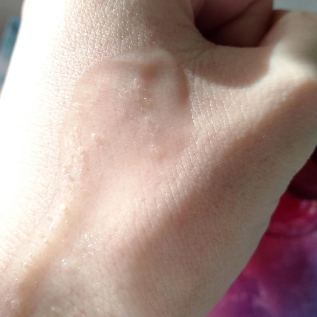 今冬発売されるカネボウのDEW キャビアドットブースターが熱い！！
ビジュアルも香りも文句なし♪
_3