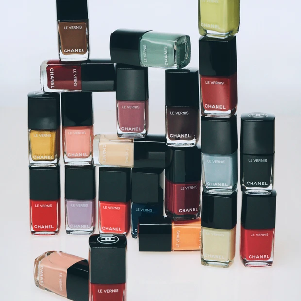 シャネルのネイル「ヴェルニ」全色スウォッチ公開！ 人気色TOP3や最新限…