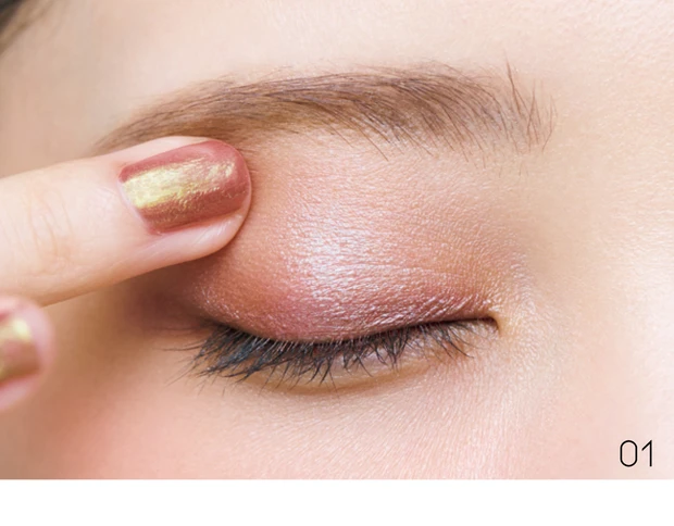 【2025年秋 アイシャドウ】偏光モーブで色っぽフェイス 手順1