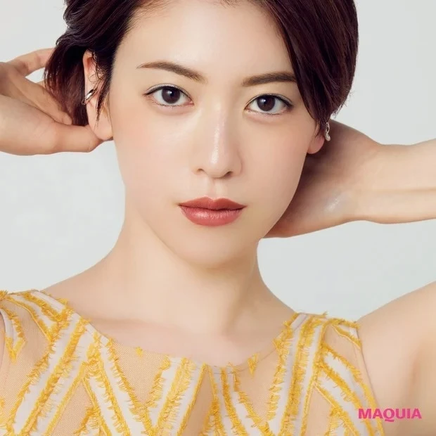 三吉彩花さん】最新メイク、スキンケア、愛用コスメなどキレイの秘密は