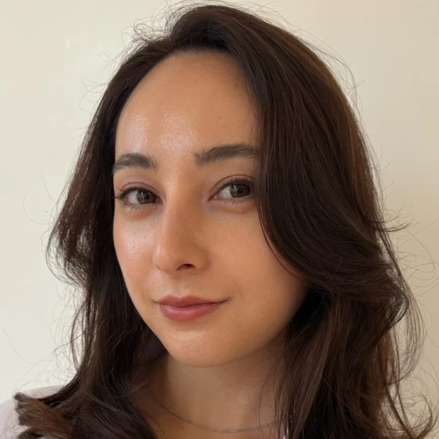 【40代に似合う髪型】華やかレイヤーで美人印象に！ 面長カバーも叶うセミ…