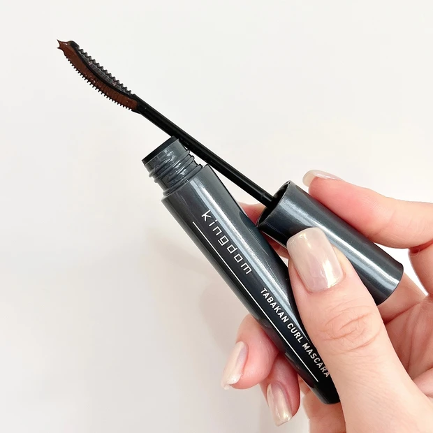 【トレンドメイク】現役メイク講師が推す！"韓国アイドルっぽ束感まつげ"がテクニック要らずで作れる「キングダム 束感カールマスカラ」_1_1