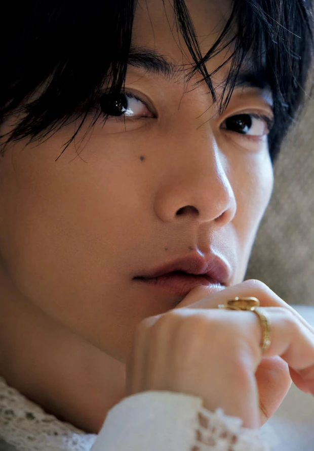 【3位】佐藤 健さんインタビュー。「肌も瞳も、大切なのはやっぱり保湿」