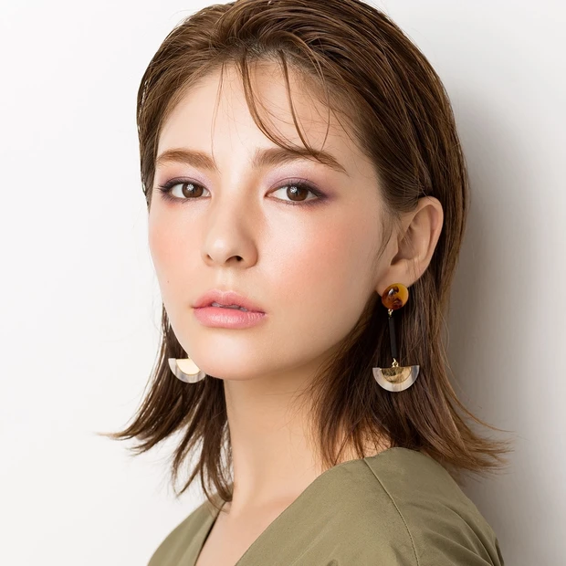 【Cool】光と影を操作! マルチチークを駆使して小顔も、立体顔も