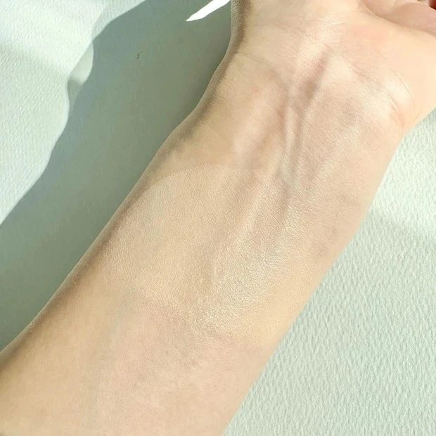 プロフィニッシュクッション1 オークルのスウォッチ