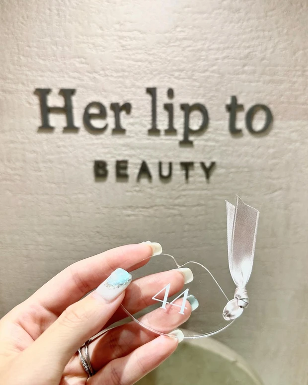 🩷🪞🏛️🪽🌸
明日オープンの
𝐇𝐞𝐫 𝐥𝐢𝐩 𝐭𝐨 𝐁𝐄𝐀𝐔𝐓𝐘 𝐎𝐒𝐀𝐊𝐀🪄
一足お先に行ってきたよ🫧_2_2