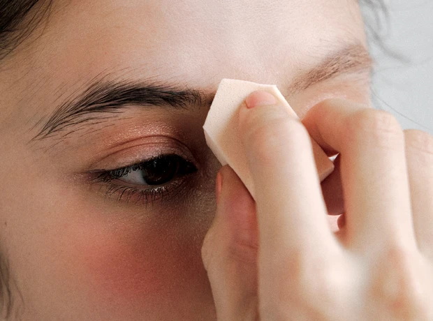 眉トレンド 「ミュート眉」の描き方1