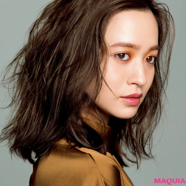 柿色シャドウと赤みブラウンで作る、一歩先をゆく秋の目もと