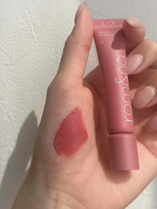 「カラーリップマット」をブルべがスウォッチ 02 ハッシュグレープ