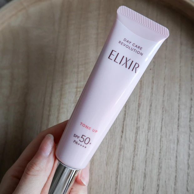 エリクシール  デーケアレボリューション トーンアップ